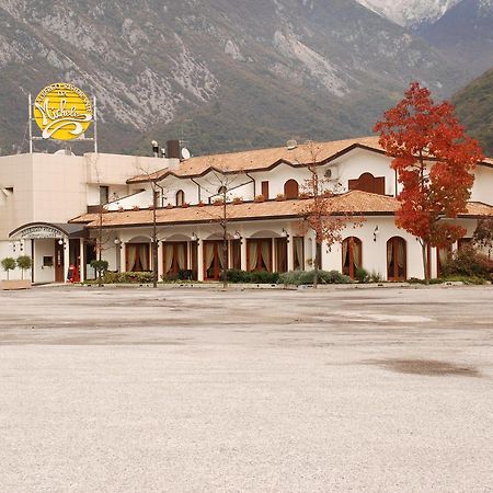 Albergo Ristorante Pizzeria Da Michele Venzone Buitenkant foto
