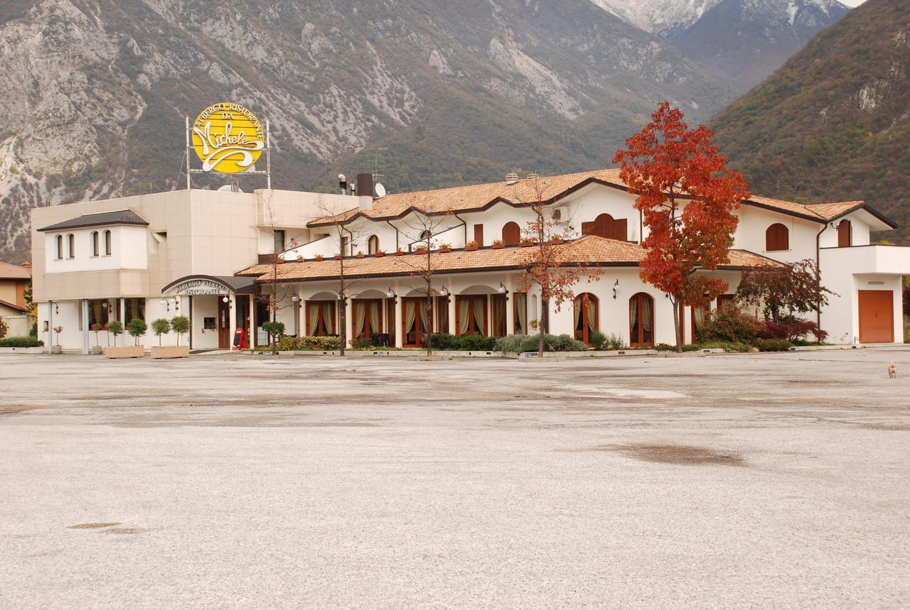 Albergo Ristorante Pizzeria Da Michele Venzone Buitenkant foto